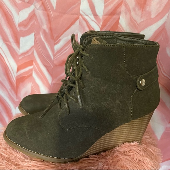 Nautica Green Lace Up Boots with Wedge Heel - Picture 1 of 4
